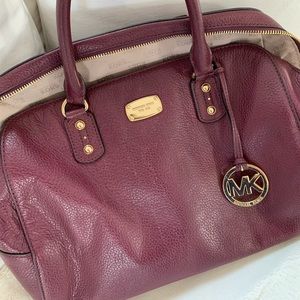 MAGENTA MICHAEL KORS PURSE